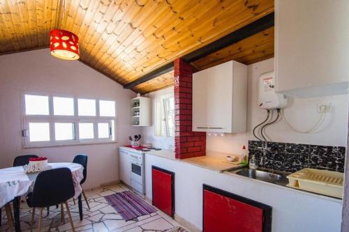 Two-Bedroom Apartment with Terrace and Sea View image 5