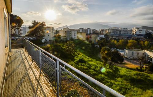 Amazing Apartment In Ajaccio With Kitchen - Location saisonnière - Ajaccio