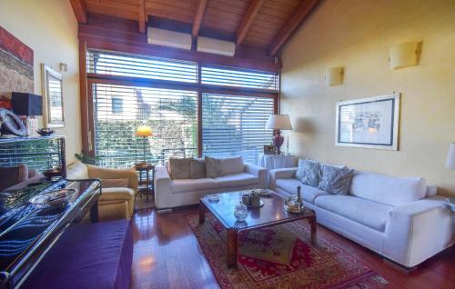 6 Bedroom Awesome Home In Roma - image 7