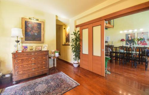 6 Bedroom Awesome Home In Roma - image 8
