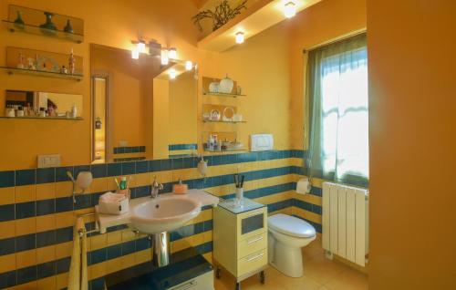 6 Bedroom Awesome Home In Roma - image 8