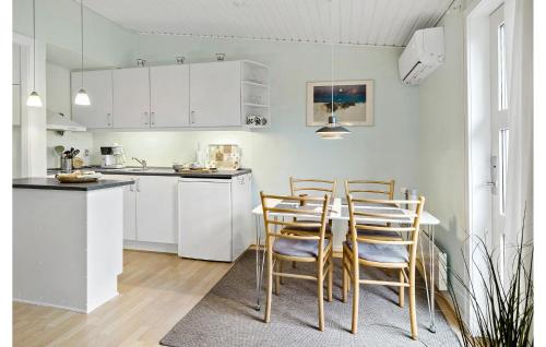 廚房, Lovely Apartment In Nexø With Sauna in 斯諾厄拜克