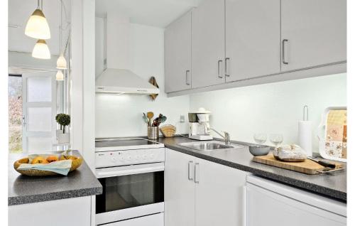 廚房, Lovely Apartment In Nexø With Sauna in 斯諾厄拜克