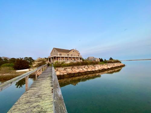 Water Front Cape Home in Falmouth, USA