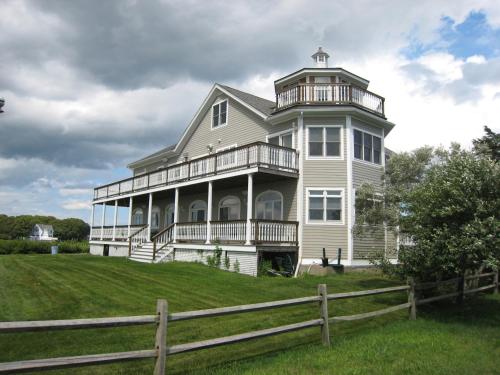 Water Front Cape Home in Falmouth, USA