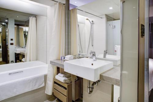 room detail thumbnail 2