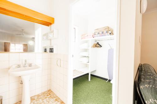 1 double bed, 2 twin beds