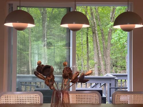 Poconos Modern Chalet - Home Theater - Hot Tub