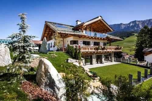 Chalet Stefan - Apartments - La Villa