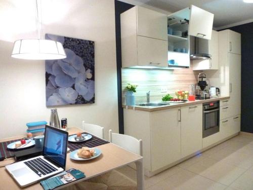 Kitchen, Deck 3 Modern retreat in Niendorf