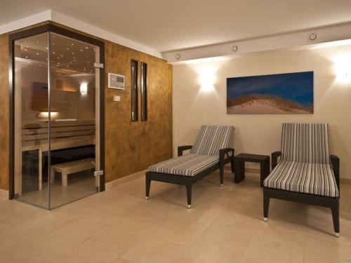 Facilities, Deck 3 Modern retreat in Niendorf