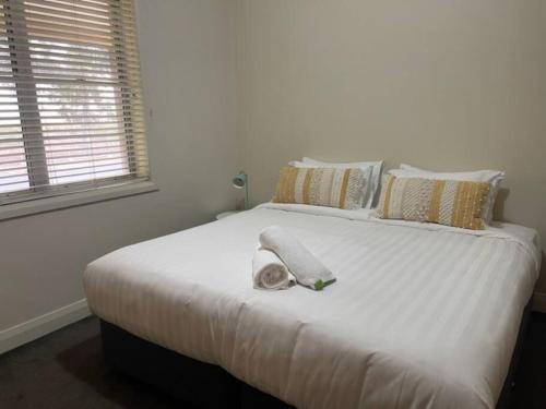 Stylish 4 Bedroom Urban Retreat! photo 4