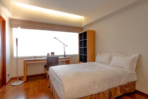 Shanghai Centre Serviced Apartment