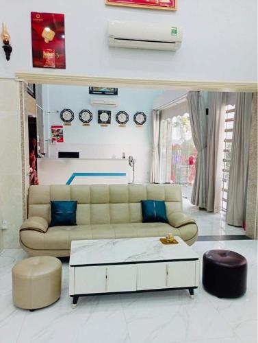 KHÁCH SẠN HOÀNG TRIỀU(皇朝商务会所)Tp.Mới-Bình Dương - 공용 라운지/TV 시청 구역