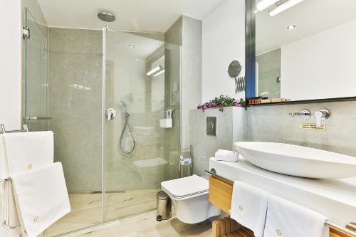 Superior Double Room image 10
