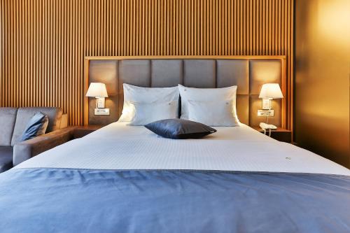 Superior Double Room image 9