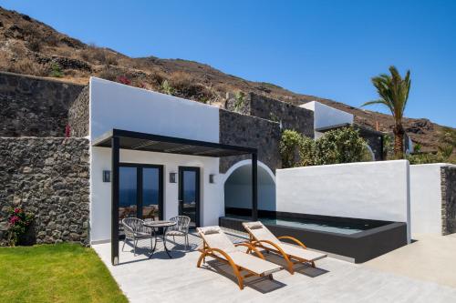 Palm Island Suites - Tap to explore photos