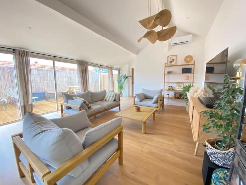 Villa Genêts - 3 suites parentales avec terrasse et piscine - Proche plage - Location, gîte - Gujan-Mestras