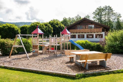 Sporthotel Bernrieder Hof GmbH in Bernried (Deggendorf)