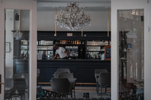 Hôtel Le Royal Promenade des Anglais - image 5