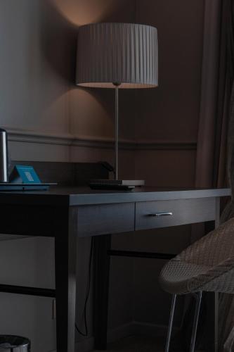 Double or Twin Room with Sea View image 4