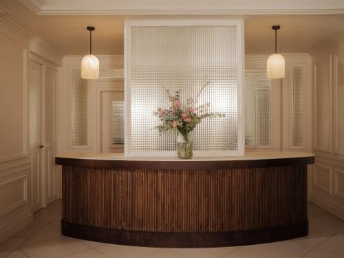 Front desk [24-hour]