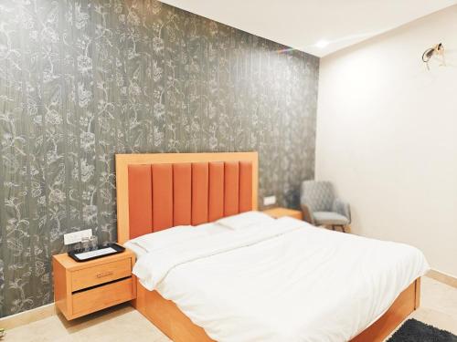 Hotel Divine Inn - image 3