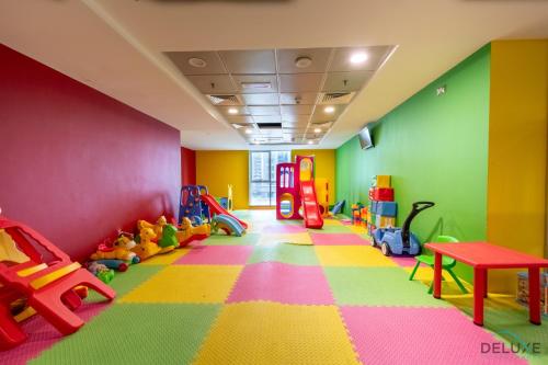 Vibrant 1BR at Prime Location Dubai Marina by Deluxe Holiday Homes, Dubai (photo 6)