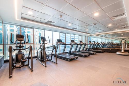 Vibrant 1BR at Prime Location Dubai Marina by Deluxe Holiday Homes, Dubai (photo 7)