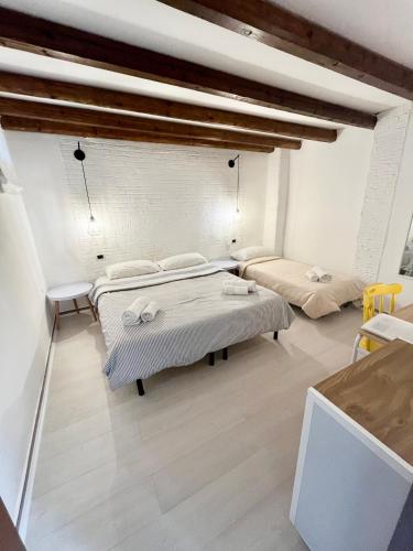One-Bedroom Apartment image 3