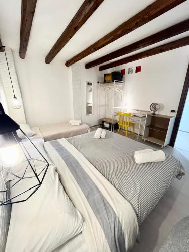 One-Bedroom Apartment image 2