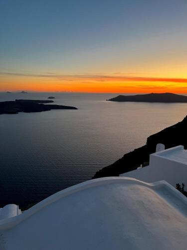 WeSense Santorini by Caldera Houses WeSense Santorini by Caldera Houses