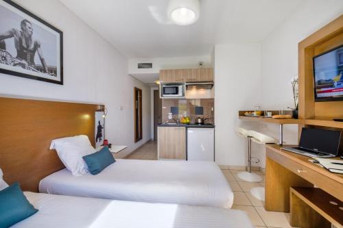 2 twin beds