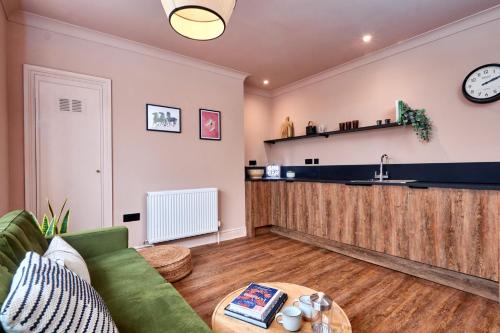 Cocina, Settle in Winchester - Stylish Self Check-In Rooms in Winchester