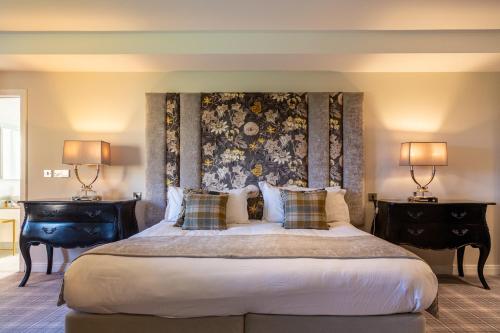 1 king bed, 1 sofa bed