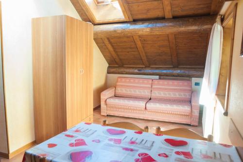 1 queen bed, 1 sofa bed