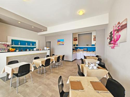 Toit ja joogid, Hotel l'Approdo in Porto Azzurro