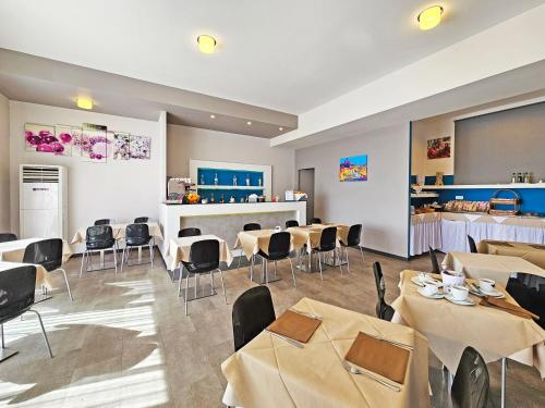 Toit ja joogid, Hotel l'Approdo in Porto Azzurro