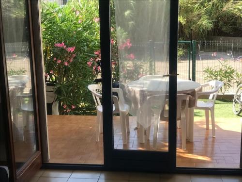 Grand Studio rez de jardin avec parking à 5 min à pieds de la mer et commerces 5