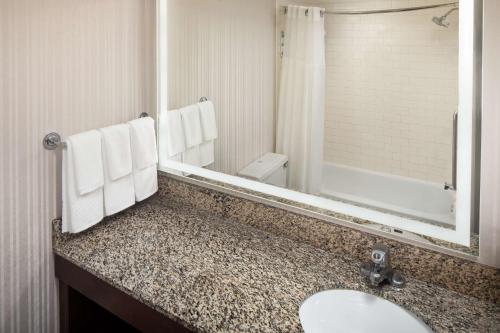 DoubleTree by Hilton Silver Spring DC North - image 14
