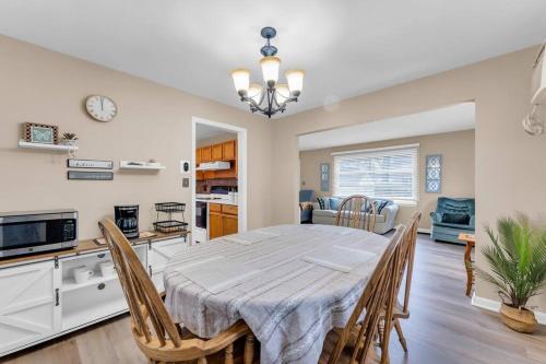 Central Falls Hideaway in กูยาโฮกา ฟอลส์ (OH)