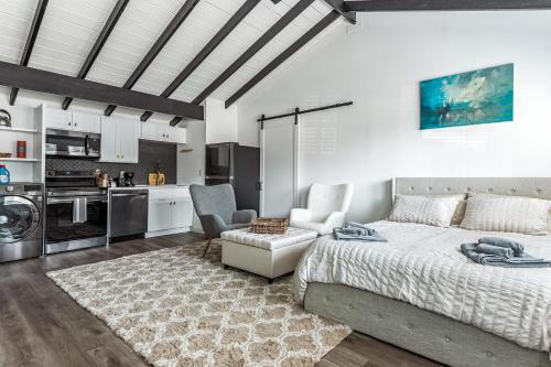. Private Studio Oasis with Nature at Your Doorstep