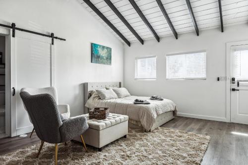 Private Studio Oasis with Nature at Your Doorstep in Thousand Oaks, USA