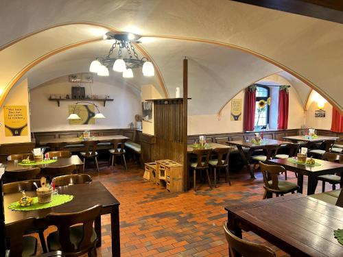 Brauereigasthof zur Münz seit 1586 Frühstück to go Abendessen bis 20 Uhr Sky - image 8