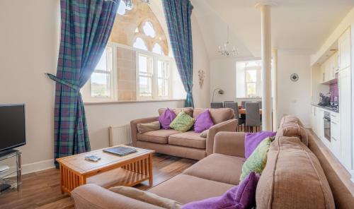 . The Caledonian 3 Bedroom Self Catering Apartment in historic Abbey