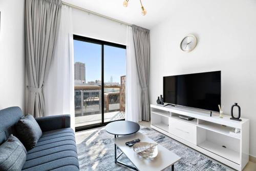 Family-friendly 1 BR in JVC - image 4