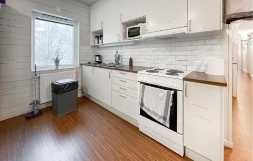 virtuve, Cozy Home In Onsala With Wifi in Gottskar