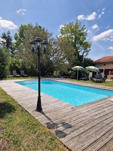 Maison superbe sur 2 étages avec piscine gîte à louer Lepare