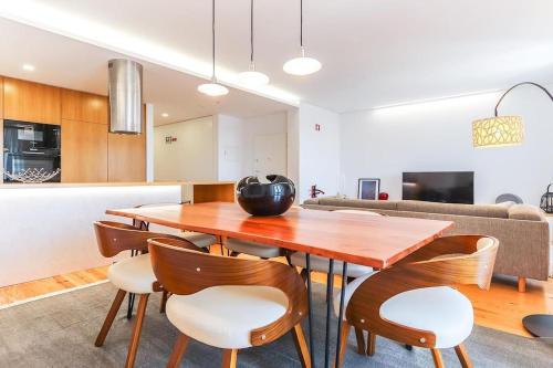Outstanding Santos Spacious 2 Bedroom Apt w AC, Lisbon