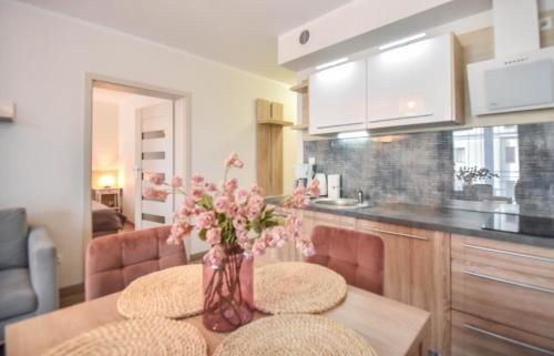 One-Bedroom Apartment with Free Parking - 22 image 10